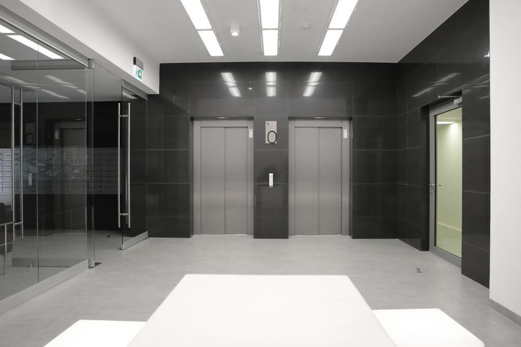 Apartemen studio 35 m² dengan 1 kamar mandi pribadi di Pusat Kota Poznan Bagian luar foto