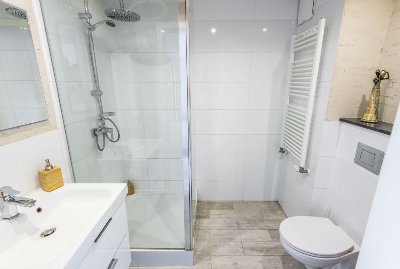 Apartemen studio 35 m² dengan 1 kamar mandi pribadi di Pusat Kota Poznan Bagian luar foto