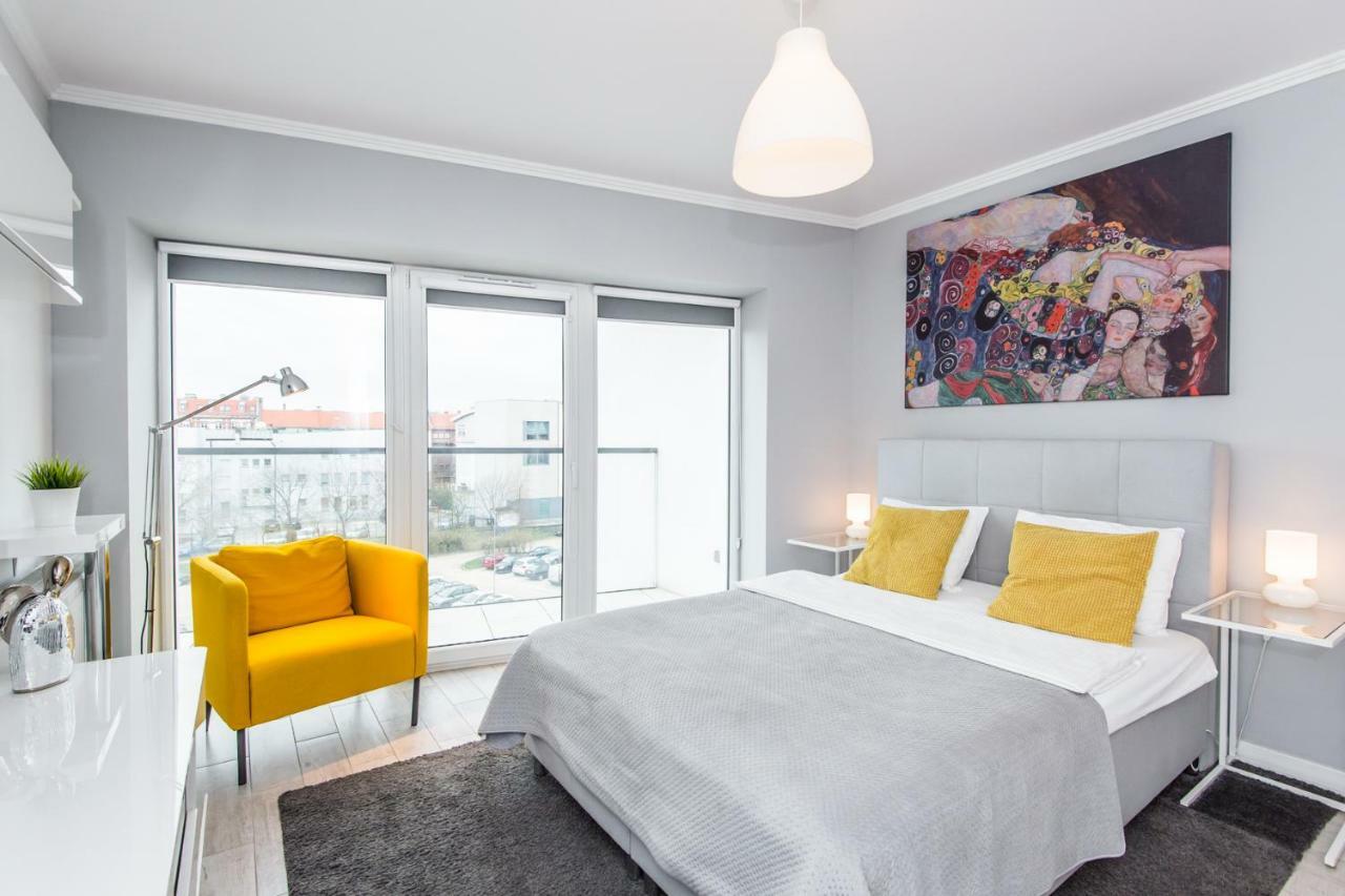 Apartemen studio 35 m² dengan 1 kamar mandi pribadi di Pusat Kota Poznan Bagian luar foto